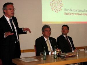 Landrat Günter Kern (links), Staatssekretär Roger Lewentz und MdL David Langner (rechts) informierten über die BuGa 2011