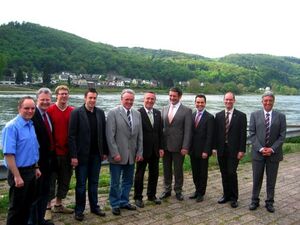 Gut gelaunt über die Ergebnisse des Architektenwettbewerbs waren Minister Hering (4.v.r.) und Vertreter der SPD-Loreley.