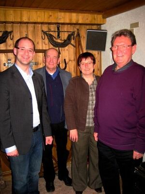Carsten Göller und Rolf Ostmann (v.l.) konnten Klaudia Ostmann und Paul Müller (rechts) im Ortsverein begrüßen.