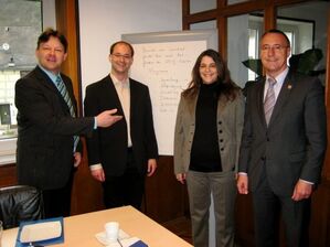 Günter Kern (rechts) und Carsten Göller (2.v.l.) gemeinsam mit der Geschäftsführung Andreas Gräber und Corinna Knecht.