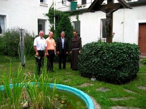 Einen besonderen Einblick erhielten Hans-Josef Kring, Carsten Göller und Roger Lewentz (v.l.) auf einem Rundgang