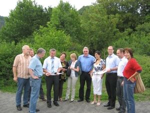 Die SPD-Kreistagsfraktion am Standort der neuen DRK-Wache in Braubach.