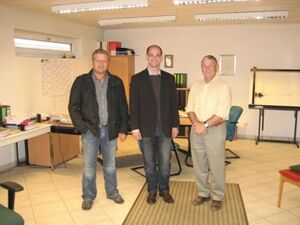 Beim Firmenbesuch v.l.: Marco Jost (Erster Beigeordneter), Carsten Göller (Kreistagsmitglied) und Helmut Hamm (Inhaber).