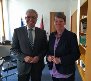RLP-Innenminister Roger Lewentz im Gespräch mit Bundesministerin Barbara Hendricks in Berlin