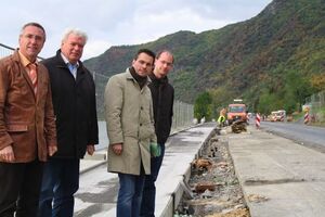 Günter Kern (Landrat), David Langner (MdL) und Carsten Göller (SPD-Loreley) informierten sich beim LBM über das Projekt