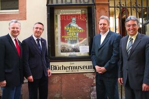  Hocherfreut zeigte sich Karl-Heinz Lachmann (2.v.r.) über die guten Nachrichten für das Blüchermuseu
