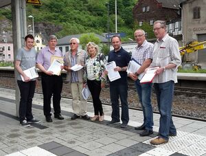 Übergabe der von der SPD gesammelten Unterschriften zur Petition an Willi Pusch