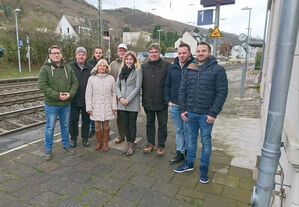 Der SPD-Gemeindeverband Loreley informierte sich vor Ort bei Willi Pusch über den Sachstand zum Thema Bahnlärm.