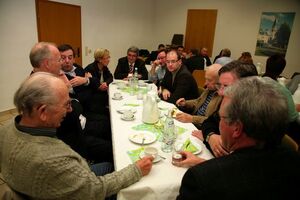 Vertreter der SPD-Loreley im Gespräch mit Rudolf Scharping und Roger Lewentz.